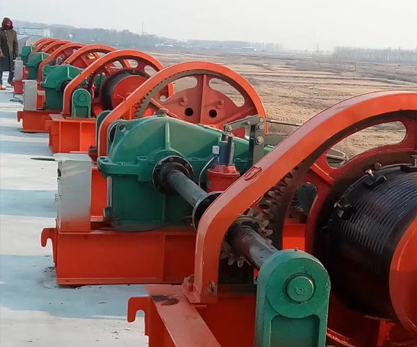 ��?y��)P(y��ng)���]�C(j��)